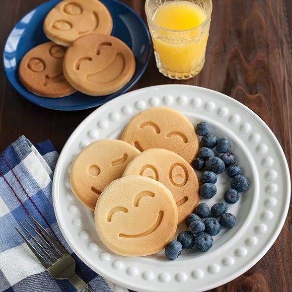 NWOT Nordic Ware Smiley Face Non-Stick Pancake Pan - Picture 3 of 12